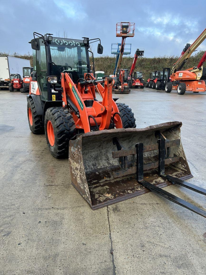 Kubota R070 (6678) - Компактен товарач: снимка 4 Kubota R070 (6678) - Компактен товарач: снимка 4