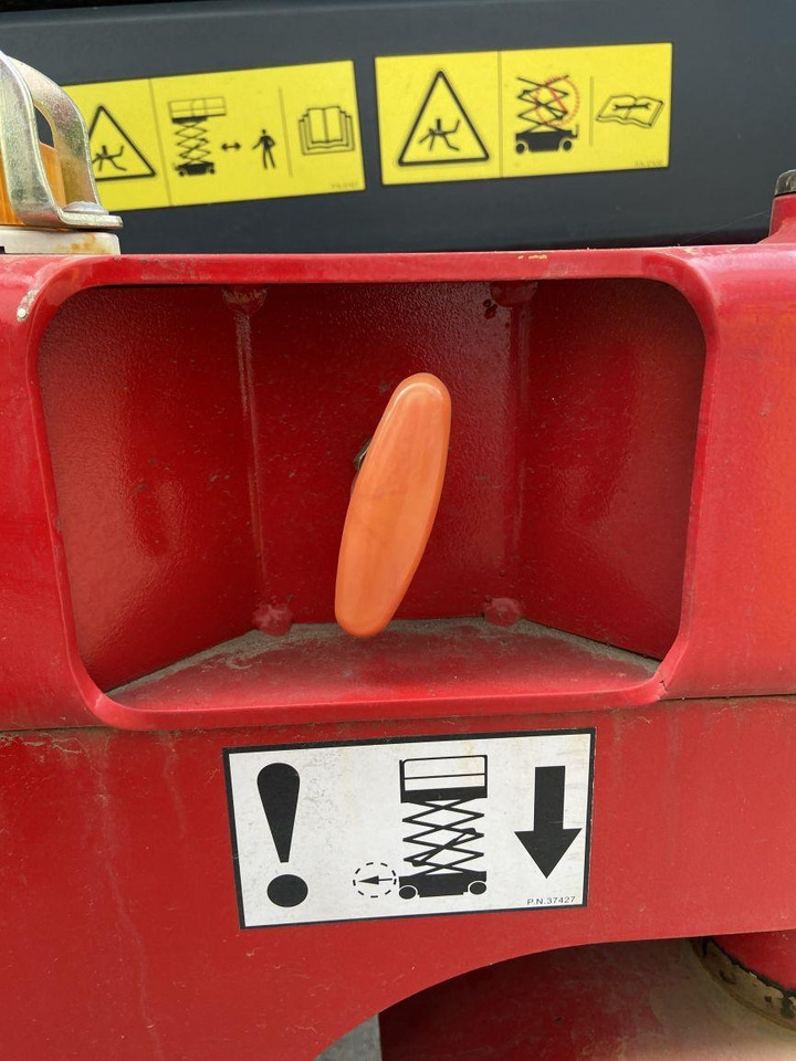 Ножична работна платформа Magni ES1212AC (6444): снимка 11 Ножична работна платформа Magni ES1212AC (6444): снимка 11