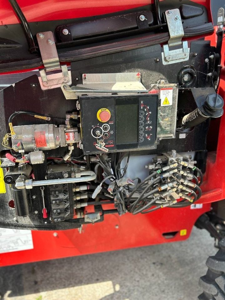 Артикулираща платформа Manitou 200 ATJ RC: снимка 16