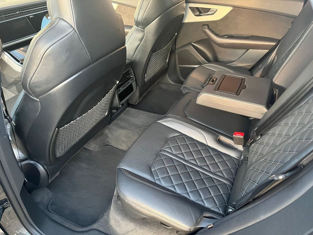 Audi Q8 50 TDI quattro tiptronic 22 Zoll*3xSline*Pano Audi Q8 50 TDI quattro tiptronic 22 Zoll*3xSline*Pano - Джип: снимка 4 Audi Q8 50 TDI quattro tiptronic 22 Zoll*3xSline*Pano Audi Q8 50 TDI quattro tiptronic 22 Zoll*3xSline*Pano - Джип: снимка 4