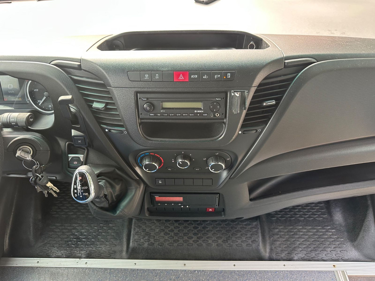 Лизинг на  Iveco Rapido 70C18 (wenig Km*7.2t*33 Sitze) Rosero Iveco Rapido 70C18 (wenig Km*7.2t*33 Sitze) Rosero: снимка 10