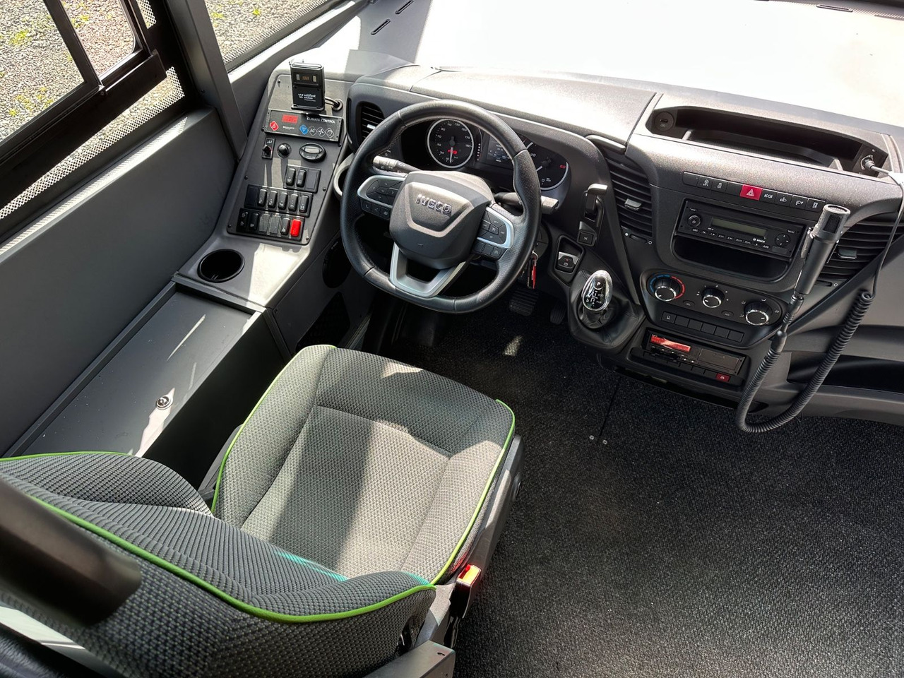 Iveco Rapido 70C18 (wenig Km*7.2t*33 Sitze) Rosero - Микробус, Пътнически бус: снимка 3 Iveco Rapido 70C18 (wenig Km*7.2t*33 Sitze) Rosero - Микробус, Пътнически бус: снимка 3
