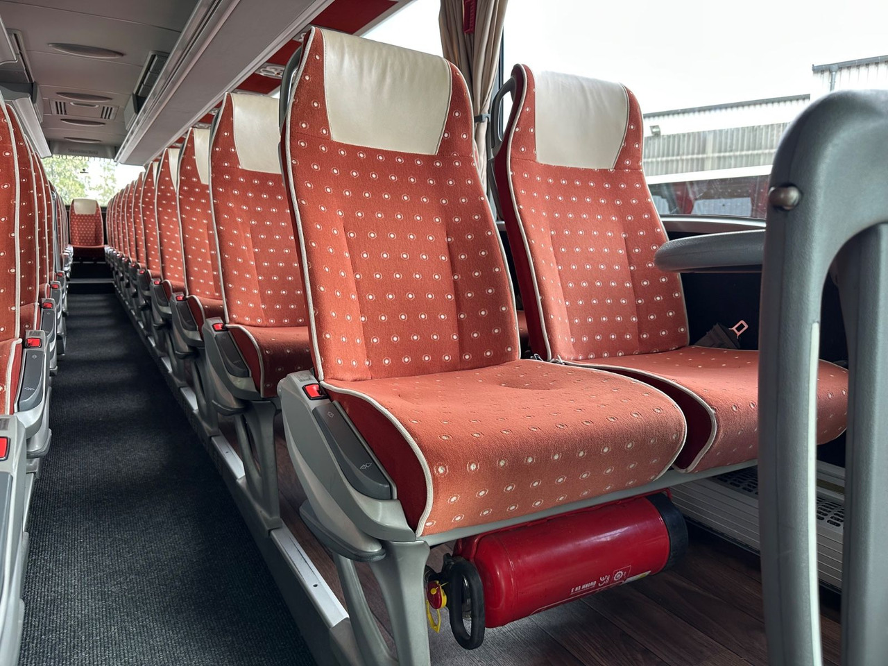 Mercedes-Benz O 350 Tourismo 15 RHD (DE*Schalt*TOP) - Туристически автобус: снимка 5 Mercedes-Benz O 350 Tourismo 15 RHD (DE*Schalt*TOP) - Туристически автобус: снимка 5