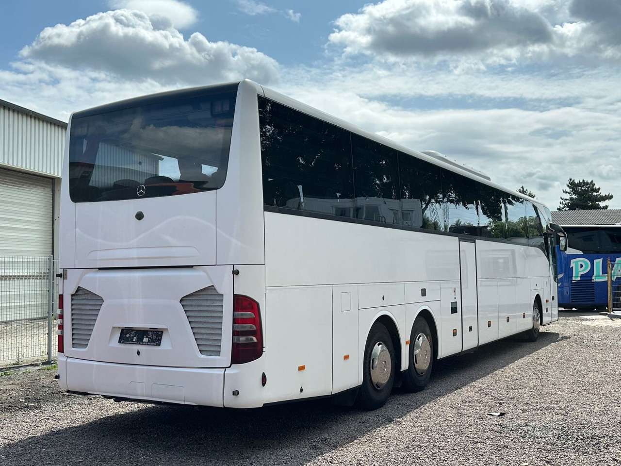 Mercedes-Benz O 350 Tourismo 17 RHD-L (DE*64 SchlafSitze*TOP) - Туристически автобус: снимка 2 Mercedes-Benz O 350 Tourismo 17 RHD-L (DE*64 SchlafSitze*TOP) - Туристически автобус: снимка 2