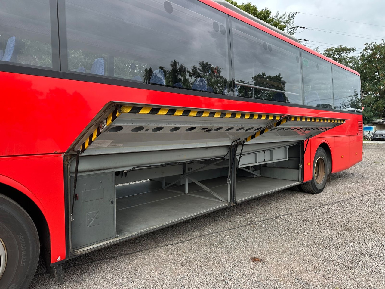 Mercedes-Benz O550 Integro (56 Sitze*Klima*Schalt) - Междуградски автобус: снимка 4 Mercedes-Benz O550 Integro (56 Sitze*Klima*Schalt) - Междуградски автобус: снимка 4