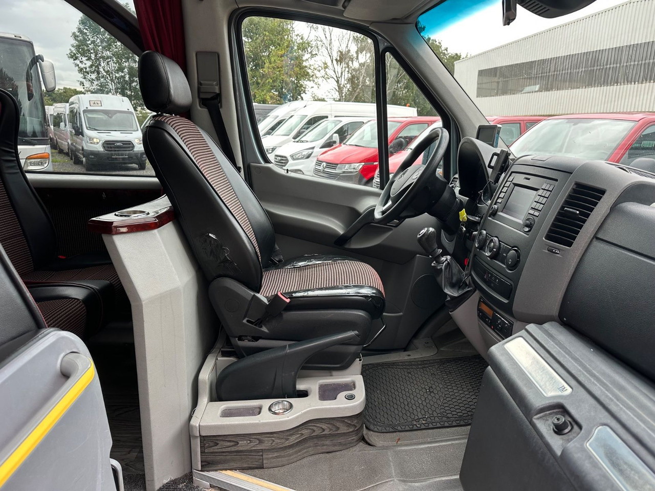 Mercedes-Benz Sprinter 516 CDi (DE*Klima*Reise) - Микробус, Пътнически бус: снимка 4 Mercedes-Benz Sprinter 516 CDi (DE*Klima*Reise) - Микробус, Пътнически бус: снимка 4