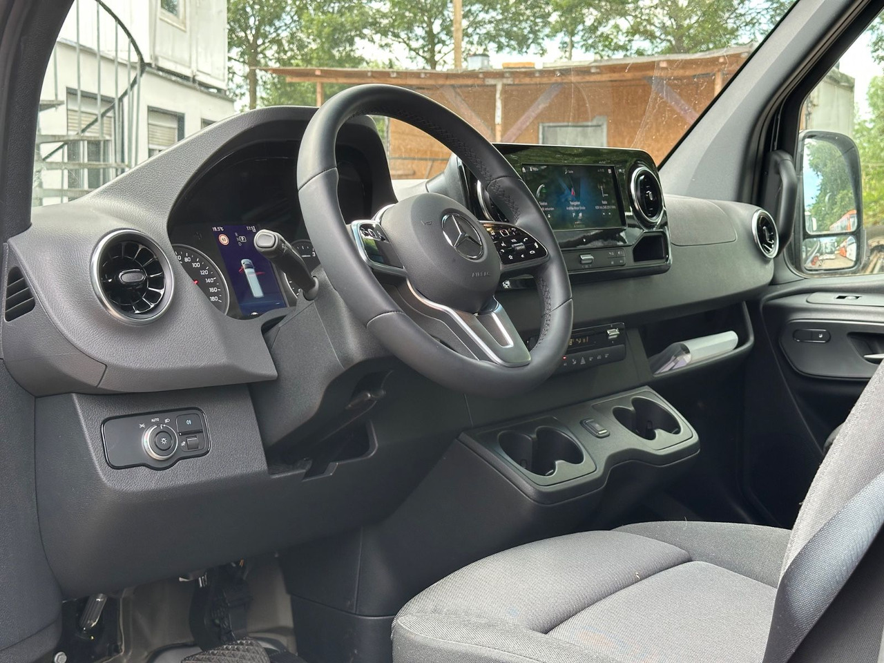 Mercedes-Benz Sprinter 519 CDi 4x4 H+L 360° Cam.*Navi*253.4 Km - Микробус, Пътнически бус: снимка 4 Mercedes-Benz Sprinter 519 CDi 4x4 H+L 360° Cam.*Navi*253.4 Km - Микробус, Пътнически бус: снимка 4