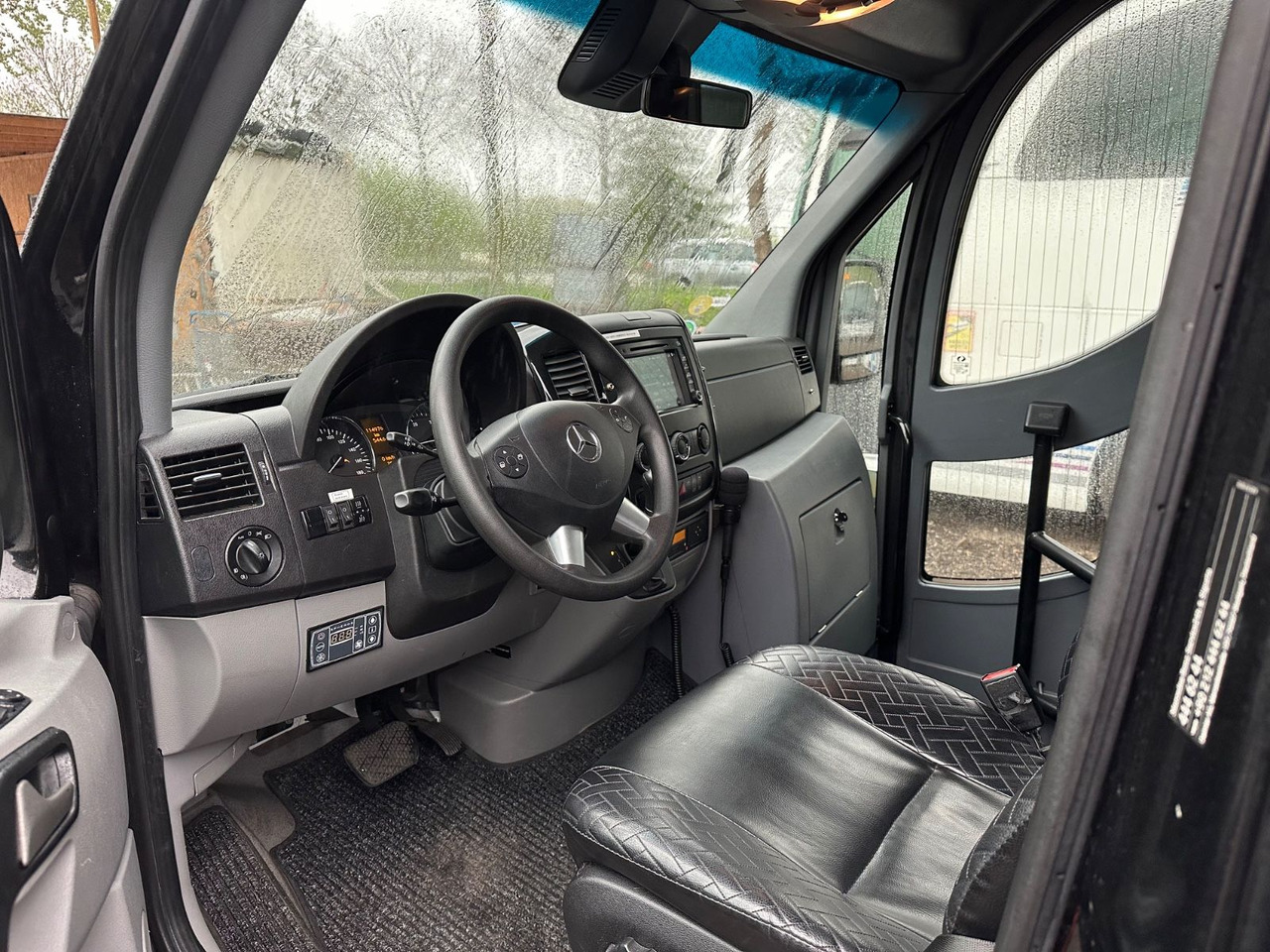 Mercedes-Benz Sprinter 519 CDi (Euro 6*VIP*Reise*wenig Km) - Микробус, Пътнически бус: снимка 4 Mercedes-Benz Sprinter 519 CDi (Euro 6*VIP*Reise*wenig Km) - Микробус, Пътнически бус: снимка 4