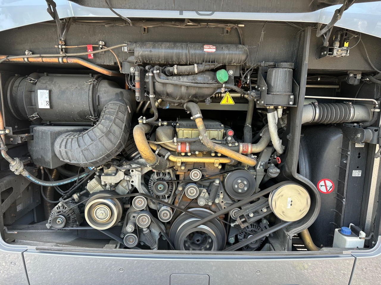 Mercedes-Benz Tourismo E 15 RHD (wenig Km*TOP*DE) - Туристически автобус: снимка 3 Mercedes-Benz Tourismo E 15 RHD (wenig Km*TOP*DE) - Туристически автобус: снимка 3