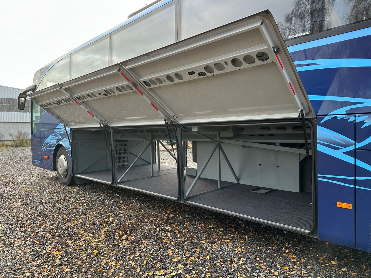 Mercedes-Benz Tourismo O350 17 RHD-L (59Sitze*DE*TOP) - Туристически автобус: снимка 4 Mercedes-Benz Tourismo O350 17 RHD-L (59Sitze*DE*TOP) - Туристически автобус: снимка 4