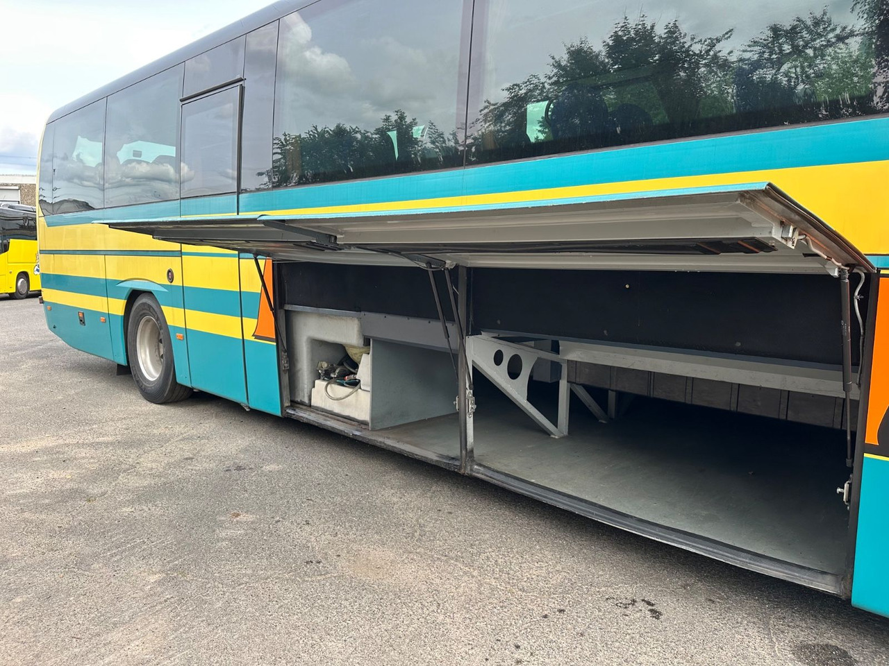 Neoplan P25 Trendliner 3516ÜC Klimaanlage*WC*57 Sitze Neoplan P25 Trendliner 3516ÜC Klimaanlage*WC*57 Sitze - Туристически автобус: снимка 4 Neoplan P25 Trendliner 3516ÜC Klimaanlage*WC*57 Sitze Neoplan P25 Trendliner 3516ÜC Klimaanlage*WC*57 Sitze - Туристически автобус: снимка 4