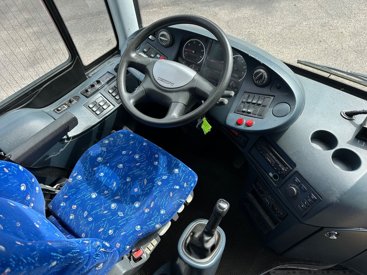 Neoplan P25 Trendliner 3516ÜC Klimaanlage*WC*57 Sitze Neoplan P25 Trendliner 3516ÜC Klimaanlage*WC*57 Sitze - Туристически автобус: снимка 5 Neoplan P25 Trendliner 3516ÜC Klimaanlage*WC*57 Sitze Neoplan P25 Trendliner 3516ÜC Klimaanlage*WC*57 Sitze - Туристически автобус: снимка 5