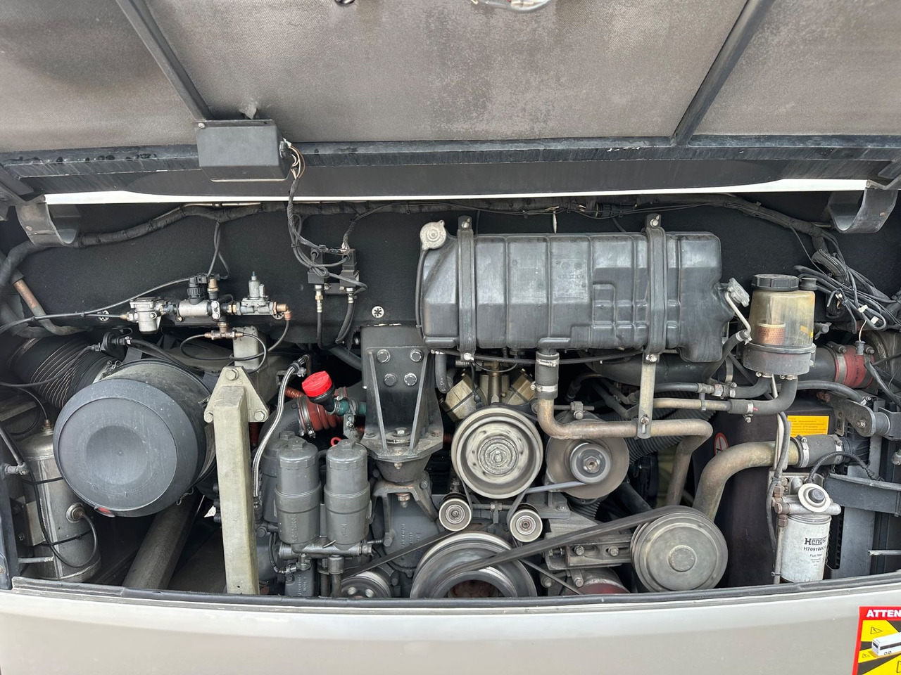 Setra S 415 UL GT (Motor neu*TOP) - Междуградски автобус: снимка 4 Setra S 415 UL GT (Motor neu*TOP) - Междуградски автобус: снимка 4