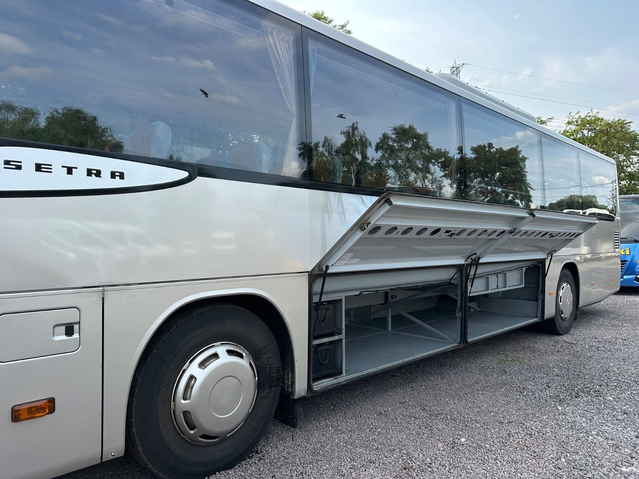 Setra S 415 UL GT (Motor neu*TOP) - Междуградски автобус: снимка 4 Setra S 415 UL GT (Motor neu*TOP) - Междуградски автобус: снимка 4