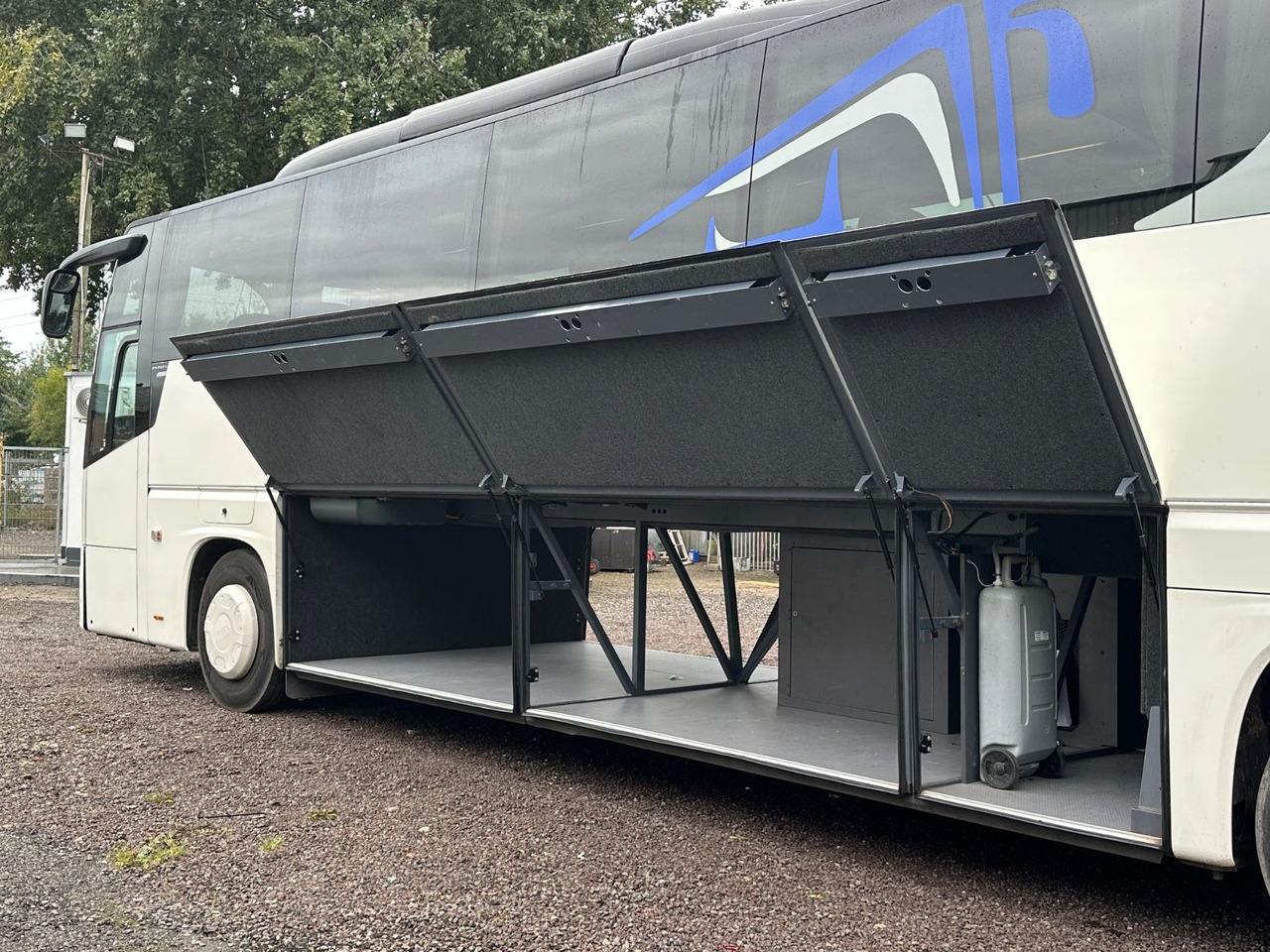 VDL Futura FHD 2-129 (Tourismo M*516 HD) - Туристически автобус: снимка 3 VDL Futura FHD 2-129 (Tourismo M*516 HD) - Туристически автобус: снимка 3
