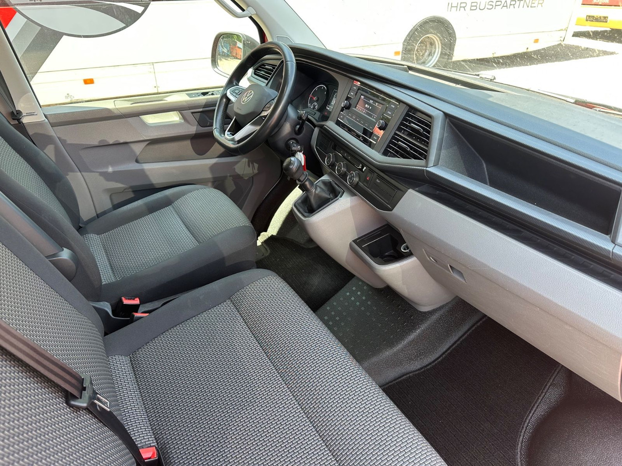Volkswagen T6 Kombi (PDC Hi*ACC*StandHz*9 Sitzer*AC) - Пътнически бус: снимка 4 Volkswagen T6 Kombi (PDC Hi*ACC*StandHz*9 Sitzer*AC) - Пътнически бус: снимка 4
