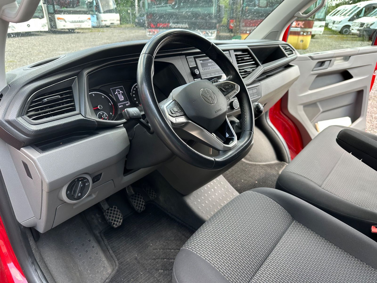 Volkswagen T6 Kombi (PDC Hi*ACC*StandHz*9 Sitzer*AC) - Пътнически бус: снимка 3 Volkswagen T6 Kombi (PDC Hi*ACC*StandHz*9 Sitzer*AC) - Пътнически бус: снимка 3